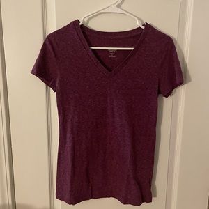 Womens VNeck Shirt. Size M. Maroon